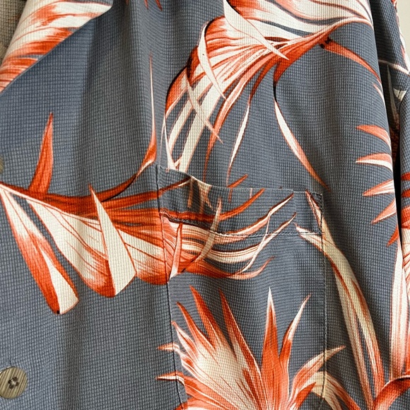Tommy Bahama 100% Silk Printed Short Sleeve Shirt - Picture 4 of 6